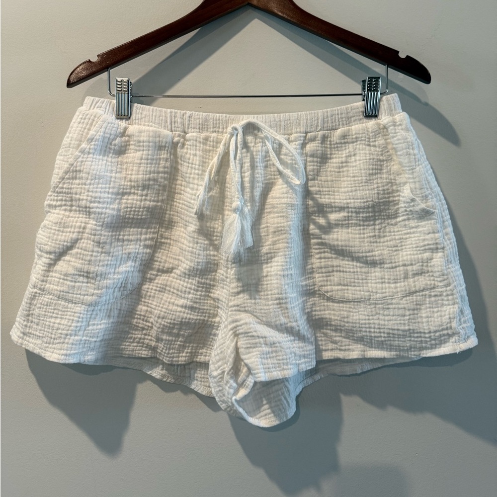 Gilli Cream Textured Shorts Size L